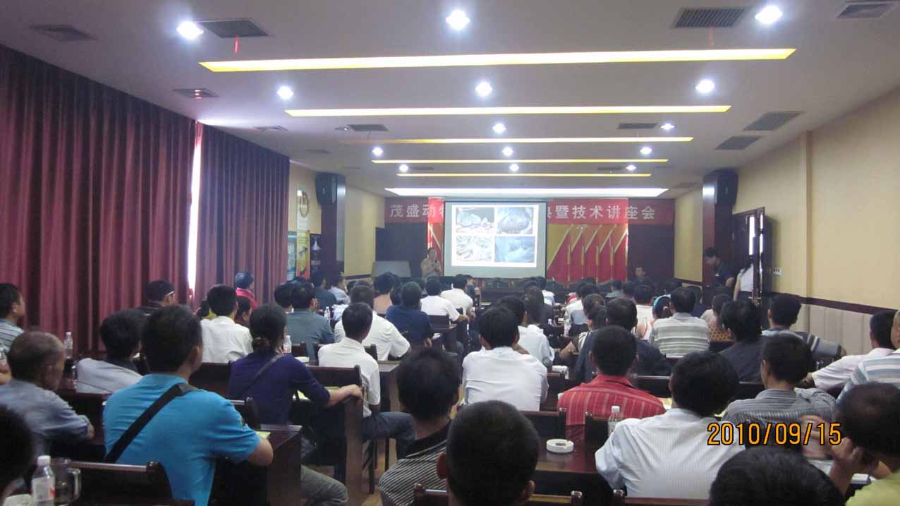 公司邀請(qǐng)專家教授給養(yǎng)殖戶進(jìn)行科學(xué)養(yǎng)殖培訓(xùn)